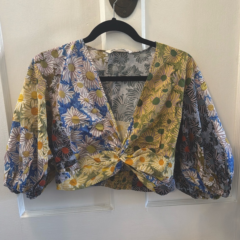 Zara Floral Crop Top - EUC - Size M Medium